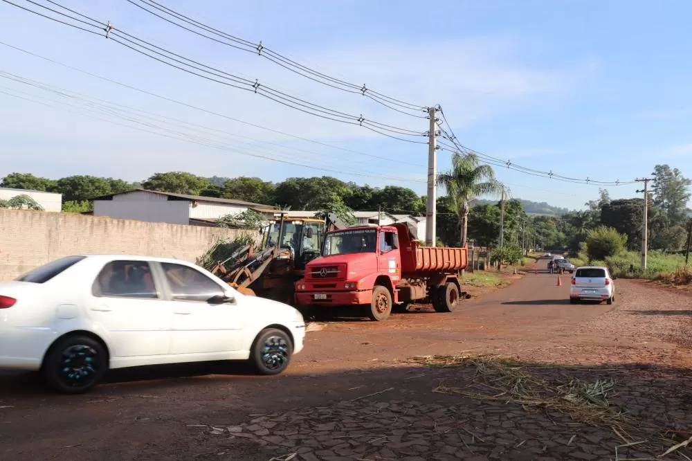 As máquinas estão no local realizando os serviços. (Foto: Assessoria/Prefeitura)
