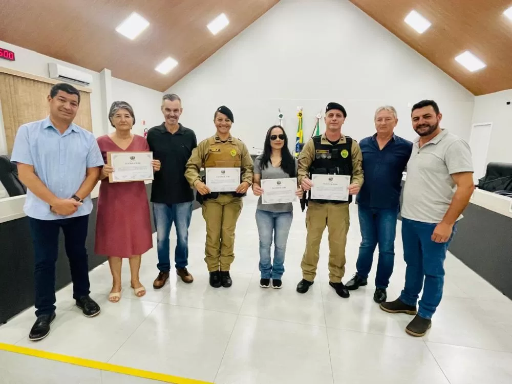 Policiais da Patrulha Escolar e Proerd são homenageados em Marechal Cândido Rondon