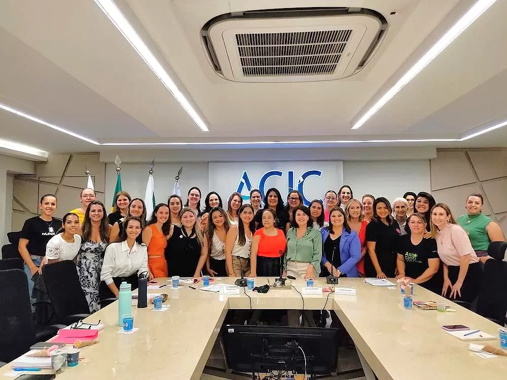 Grupo de mulheres empresárias em Santa Helena que participou do evento da Caciopar. (Foto: Divulgação)