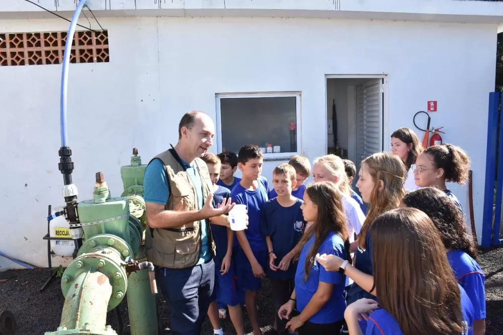 Visita dos alunos do Colégio Estadual de Quatro Pontes a ETA do SAAE. (Foto: Assessoria/SAAE)