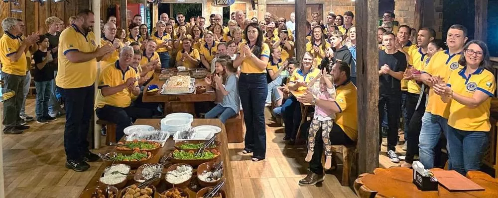 Membros do Lions Clube de Marechal Cândido Rondon em ação. (Foto: Divulgação)