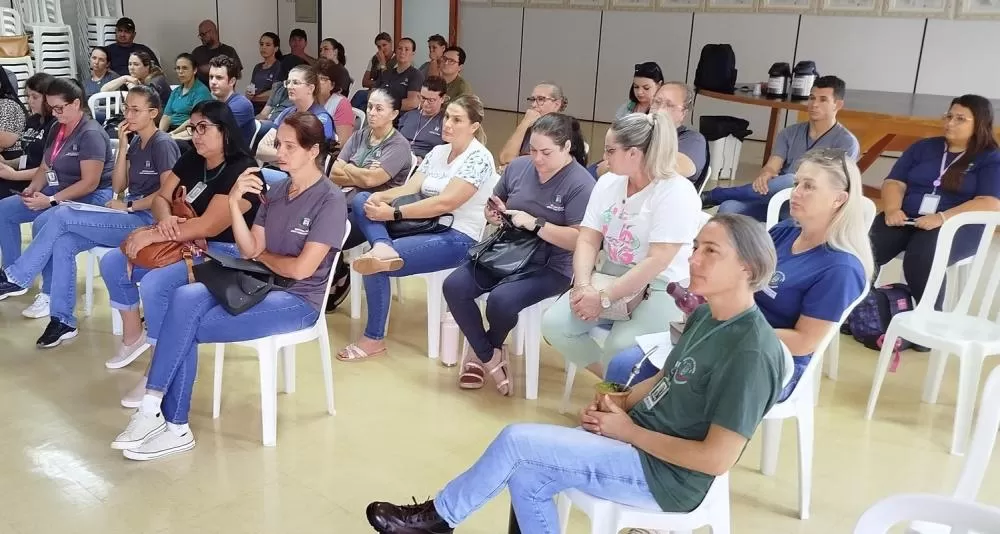 Agentes comunitários de saúde e agentes de combate às endemias participaram do curso. (Foto: Assessoria/Prefeitura)