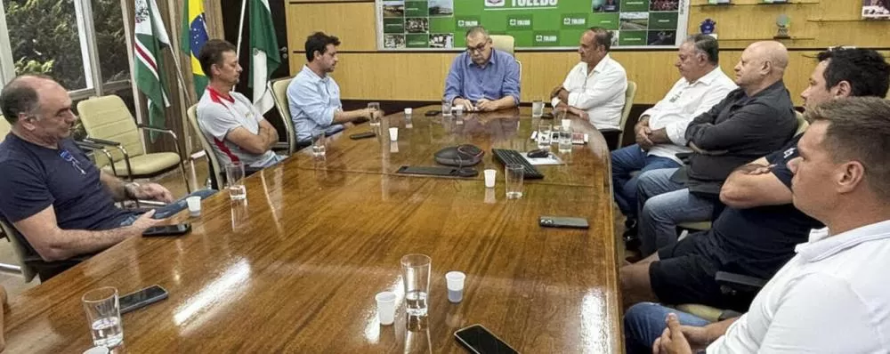 A reunião em que foi apresentado o projeto para a construção da pista. (Fotos: Marcio Pimentel)