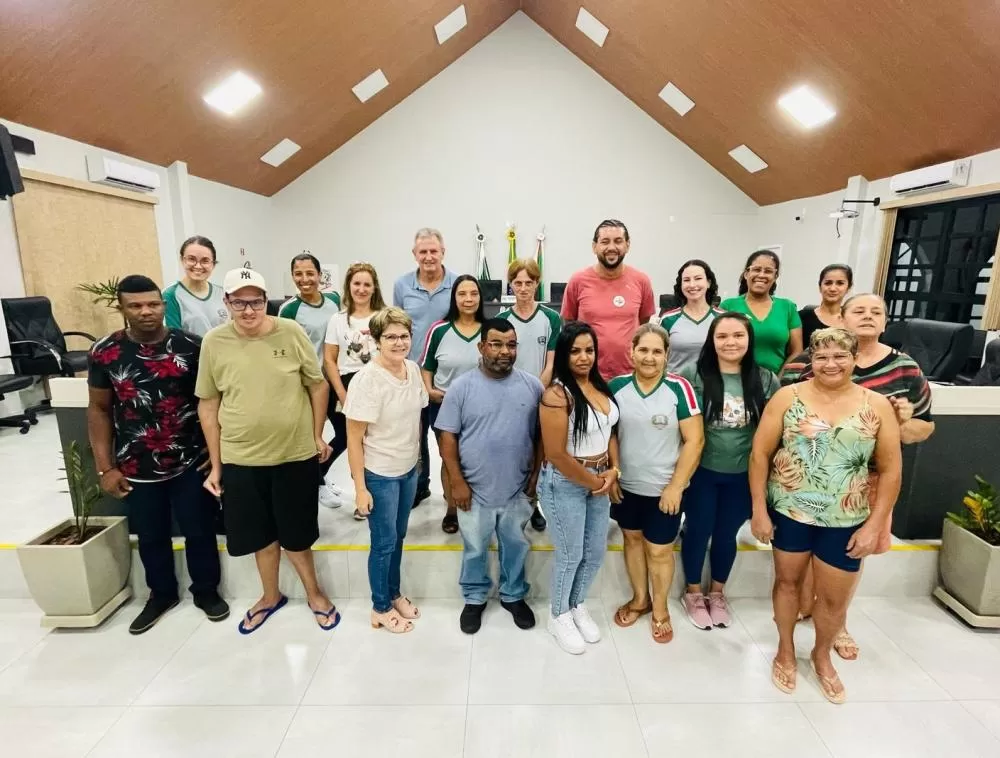 Alunos do EJA conheceram a Câmara Municipal de Vereadores. (Foto: Cristiano Viteck)