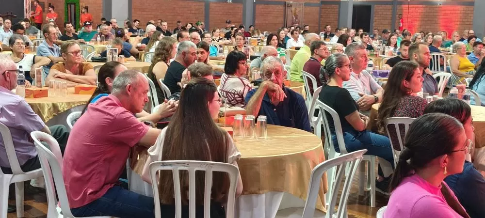 Associados participaram da AGR que aconteceu no CTG Tertúlia do Paraná. (Fotos: João Livi)