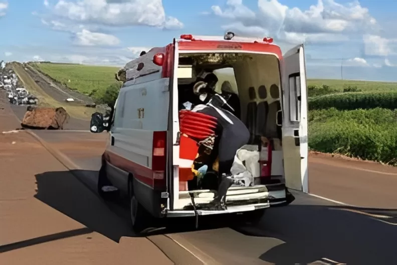 Equipe do Samu em ação na BR 163. (Foto: Divulgação)