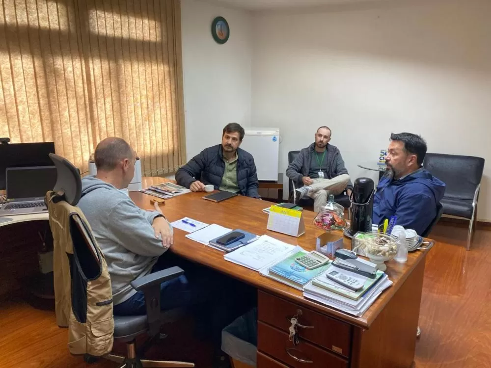 A reunião realizada na sede do SAAE. (Foto: Assessoria/SAAE)