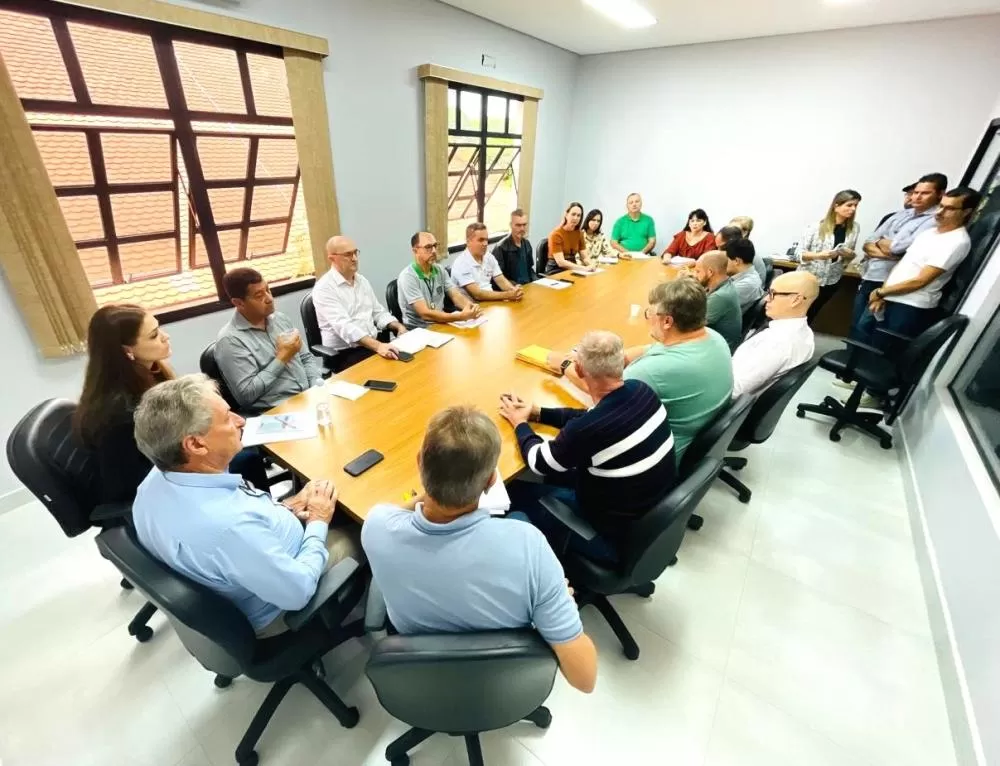 O encontro aconteceu na Câmara Municipal. (Foto: Assessoria/Câmara Municipal)