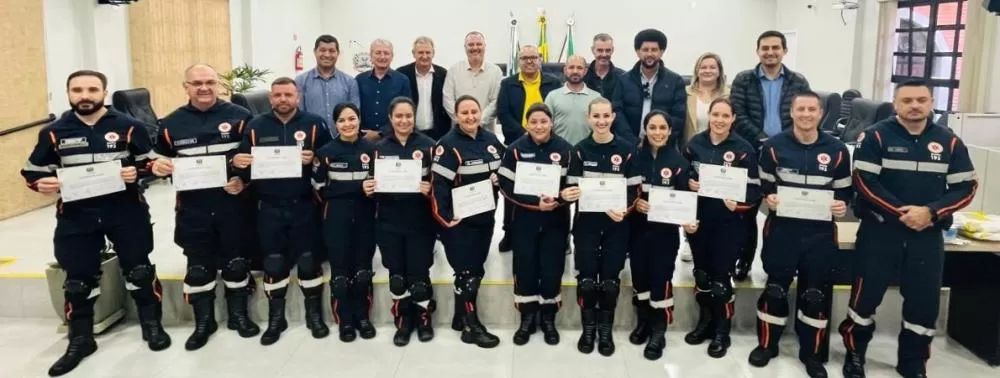 Servidores do Samu são homenageados pela Câmara de Vereadores. (Foto: Cristiano Viteck)
