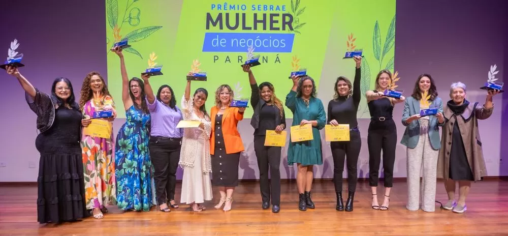 As doze vencedoras da etapa Paraná do Prêmio Sebrae Mulher de Negócios, em 2025. (Foto: Inove)