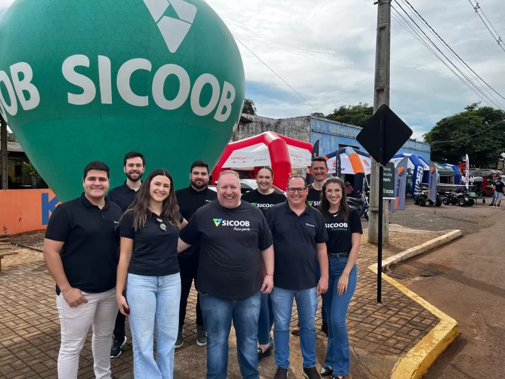 Equipe do Sicoob em ação em Quatro Pontes. (Foto: Rádio Tropical FM)