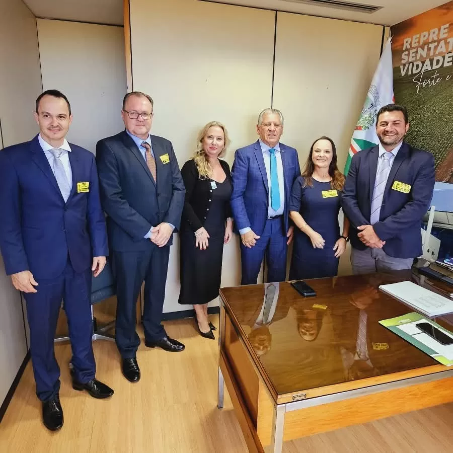 A comitiva rondonense com o deputado Sperafico. (Foto: Divulgação)