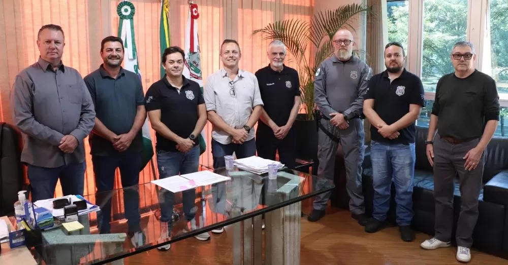 Reunião realizada na Prefeitura Municipal, onde estiveram presentes representrantes do Departamento de Polícia Penal do Paraná (Depen-PR) e da administração municipal. (Foto: Assessoria/Prefeitura)
