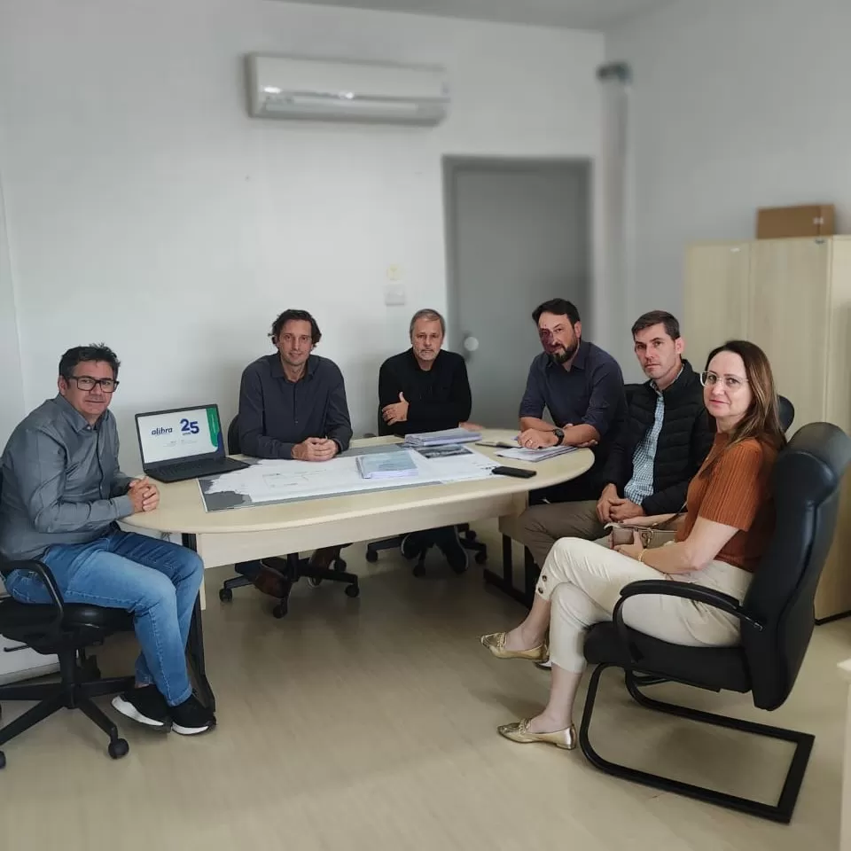 A comitiva rondonense em reunião com o superintendente do DENIT. (Foto: Divulgação)
