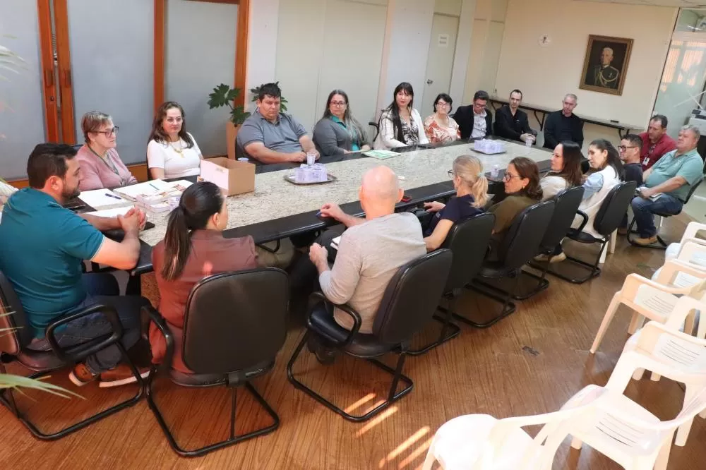 Na reunião desta segunda-feira foram tratados da forma de participação das entidades beneficiadas. (Foto: Assessoria/Prefeitura Municipal)