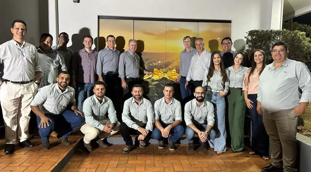 O descerramento da fita inaugural da loja de Rio Brilhante. (Foto: Assessoria/Copagril)