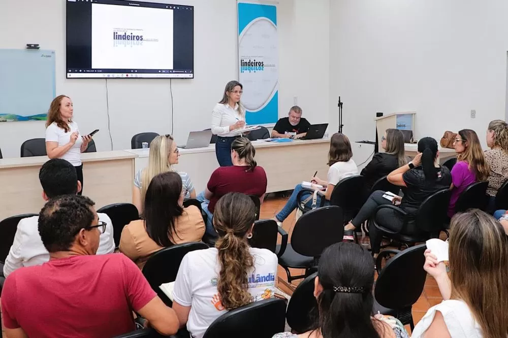 Representantes das secretarias municipais de educação de 14 dos 16 municípios lindeiros ao lago de Itaipu reuniram-se para acertar os detalhes do segundo Fórum Mais Ideb. (Foto: João Vanderlei)