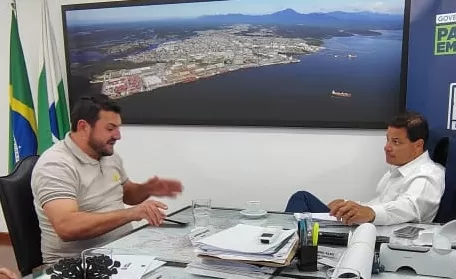 O prefeito Adriano Backes em audiência com o Secretário Sandro Alex. (Foto: Divulgação)