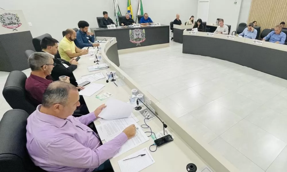 Foi aprovado, em primeira votação, o Projeto de Lei nº 6/2025, que endurece as regras para o transporte escolar realizado por empresas terceirizadas no município. (Foto: Assessoria/Câmara Municipal)