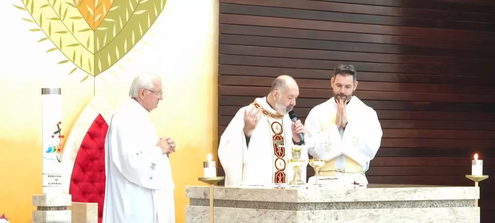 Padre Sebastião “Lucas” Scharz, Dom João Carlos Seneme e o padre André Boffo Mendes. (Fotos: João Livi)