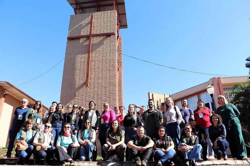 Visita técnica reuniu gestores culturais de 19 municípios em Missal, com foco em práticas sustentáveis, turismo e valorização do patrimônio local. (Foto: Assessoria/Lindeiros)