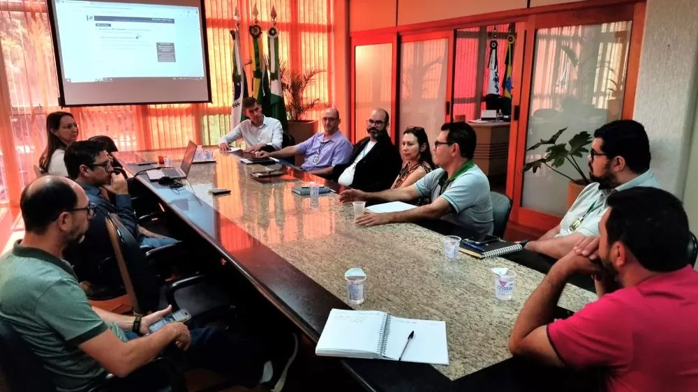 Autoridades e técnicos da administração rondonense alinham estratégias para enfrentar os impactos da reforma tributária no município. (Foto: Assessoria/Prefeitura)