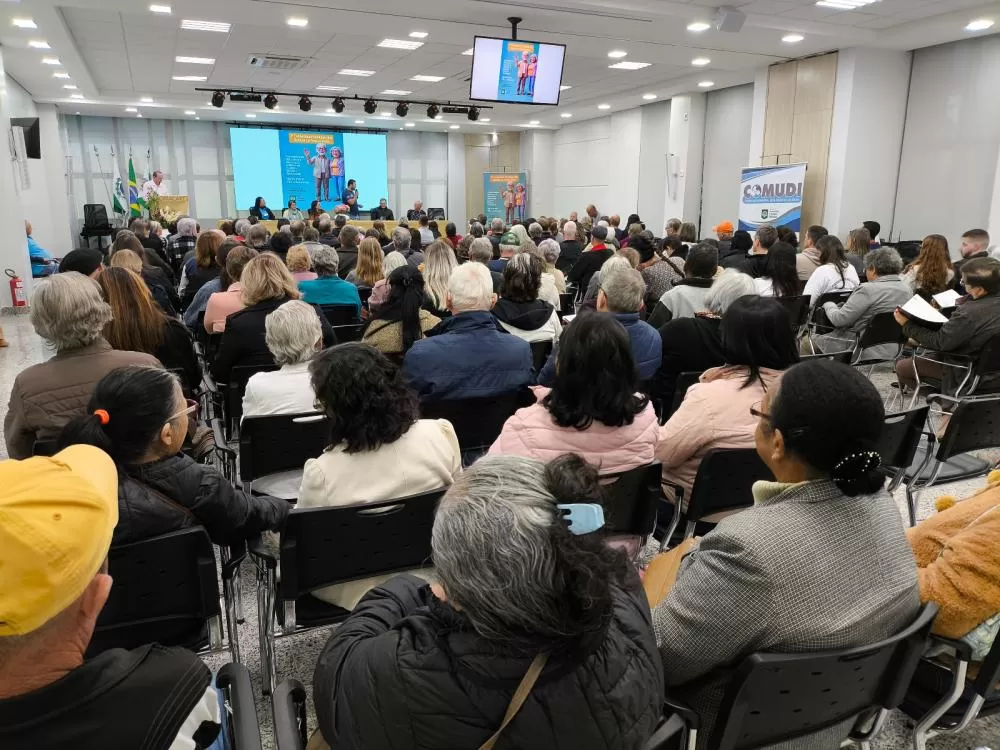 Auditório da Acimacar lotado durante a 3ª Conferência dos Direitos da Pessoa Idosa, que discutiu propostas para fortalecer as políticas públicas no município. (Foto: Assessoria/Prefeitura Municipal)