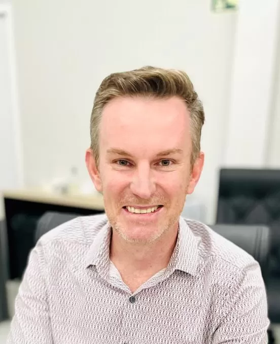 O vereador Rafael Heinrich indicacou a colocação de brinquedos adaptados na praça Willy Barth. (Foto: Assessoria/Câmara Municipal)