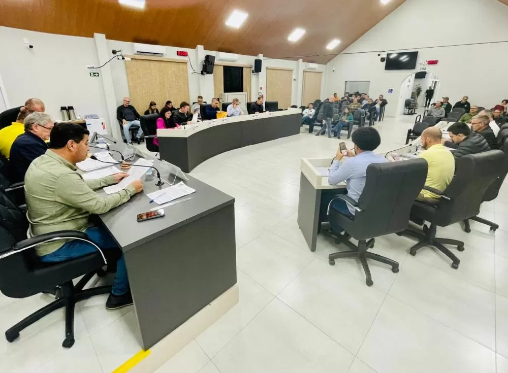 Sessão da Câmara de Marechal Cândido Rondon: debate sobre presídio opõe vereadores e movimenta a sociedade. (Foto: Assessoria/Câmara Municipal)