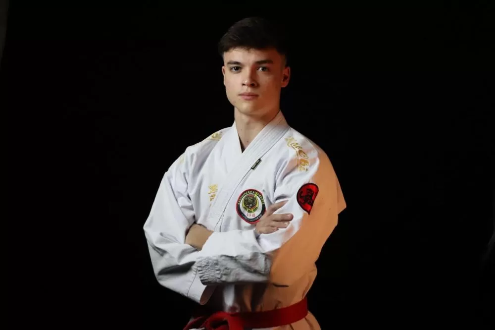 Julio Gabriel de Souza Meller, atleta rondonense que leva o nome do município a competições nacionais e internacionais, será homenageado pela Câmara com a Medalha de Honra ao Mérito. (Foto: Divulgação)