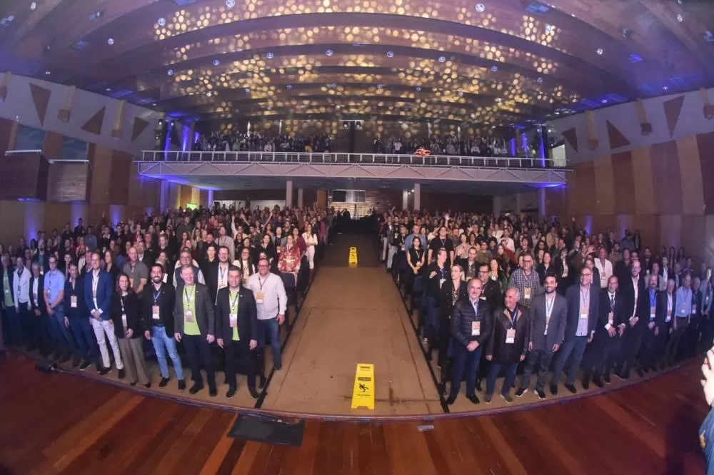 Autoridades e empreendedores celebram a abertura da Feira do Empreendedor Sebrae em Cascavel, que oferece programação gratuita e prática até sábado. (Fotos: Assessoria/Sebrae)