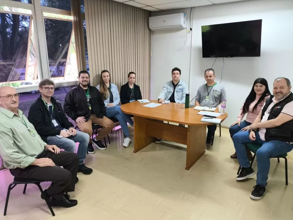 Na reunião foi decidido que a capacitação aos produtores será no dia 24 de junho. (Foto: Assessoria/Prefeitura)