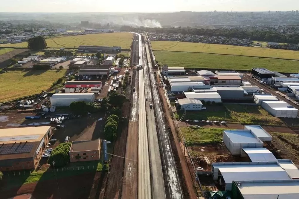 Obra de duplicação da PR-317 em Toledo entra na fase de acabamento com pavimentação e sinalização avançando. (Foto: DER/PR)