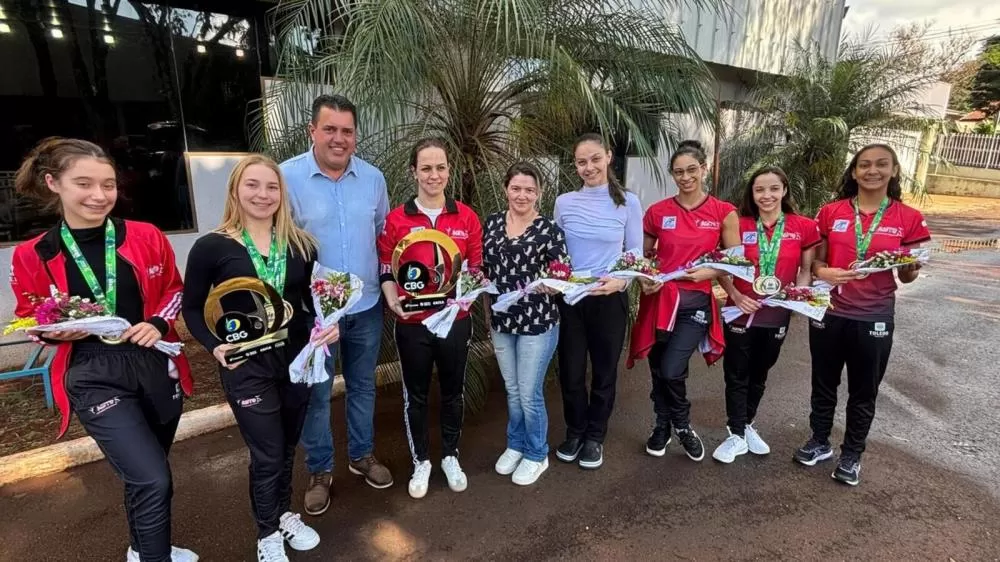 Equipe da Agito celebra tricampeonato nacional com conquistas individuais e projeção para o Mundial, consolidando Toledo como referência na ginástica rítmica. (Foto: Assessoria)