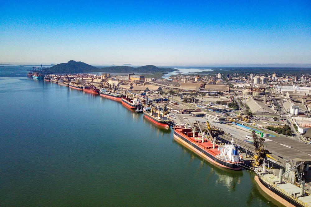 Importação pelos portos paranaenses cresce 49% em julho. Foto: Claudio Neves/Portos do Paraná
