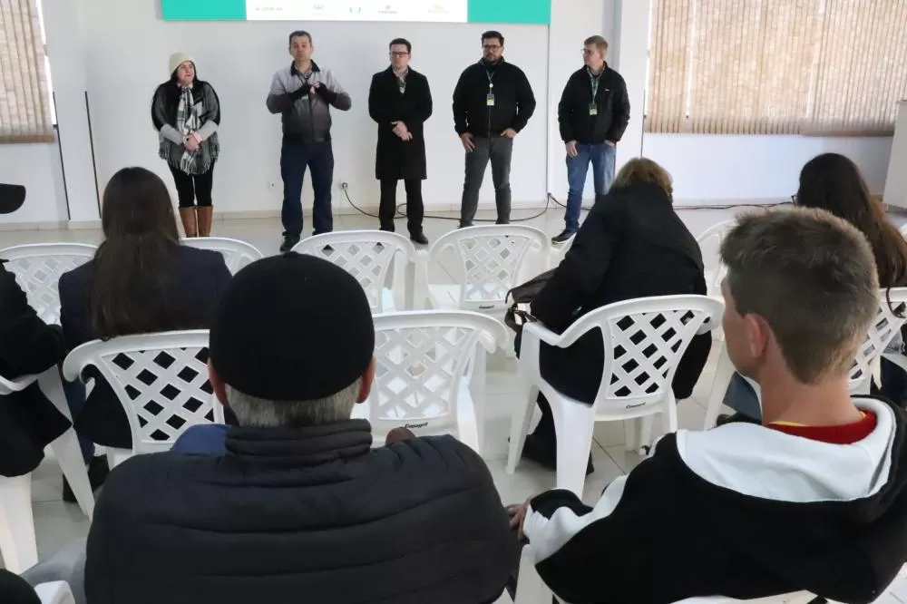 Produtores rurais participam de treinamento sobre nota fiscal eletrônica na sede da AACC Copagril.