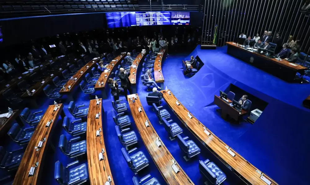 Senadores durante votação do PDL que revogou o aumento das alíquotas do IOF no plenário do Senado Federal. (Foto:Lula Marques/Agência Brasil)