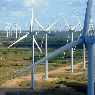 Turbinas eólicas em parque no Nordeste brasileiro — a contratação compulsória e a prorrogação automática de contratos dessas usinas, aprovadas pelo Congresso, podem elevar os custos do sistema elétrico e refletir em aumento na tarifa de energia.