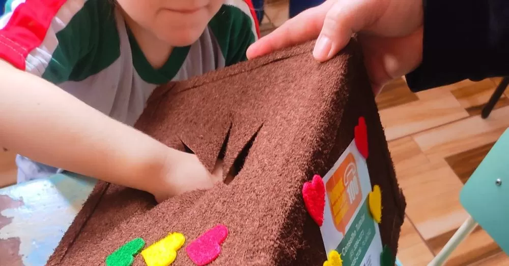 Crianças participam de dinâmica sobre proteção corporal com a equipe multidisciplinar em escola de Marechal Cândido Rondon. (Foto: Assessoria/Prefeitura Municipal
