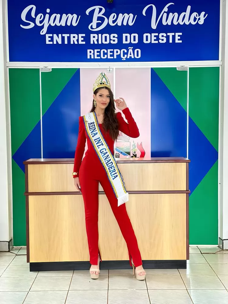 Thais Zanatta, de Entre Rios do Oeste, foi aclamada Reina Internacional de La Ganadería, em Monteria - Colômbia. (Fotos: Arquivo Pessoal)