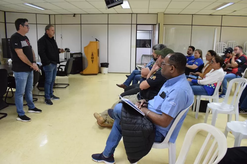 Reunião realizada na Prefeitura Municipal, nesta terça-feira pela manhã. (Foto: Assessoria/Prefeitura Municipal)