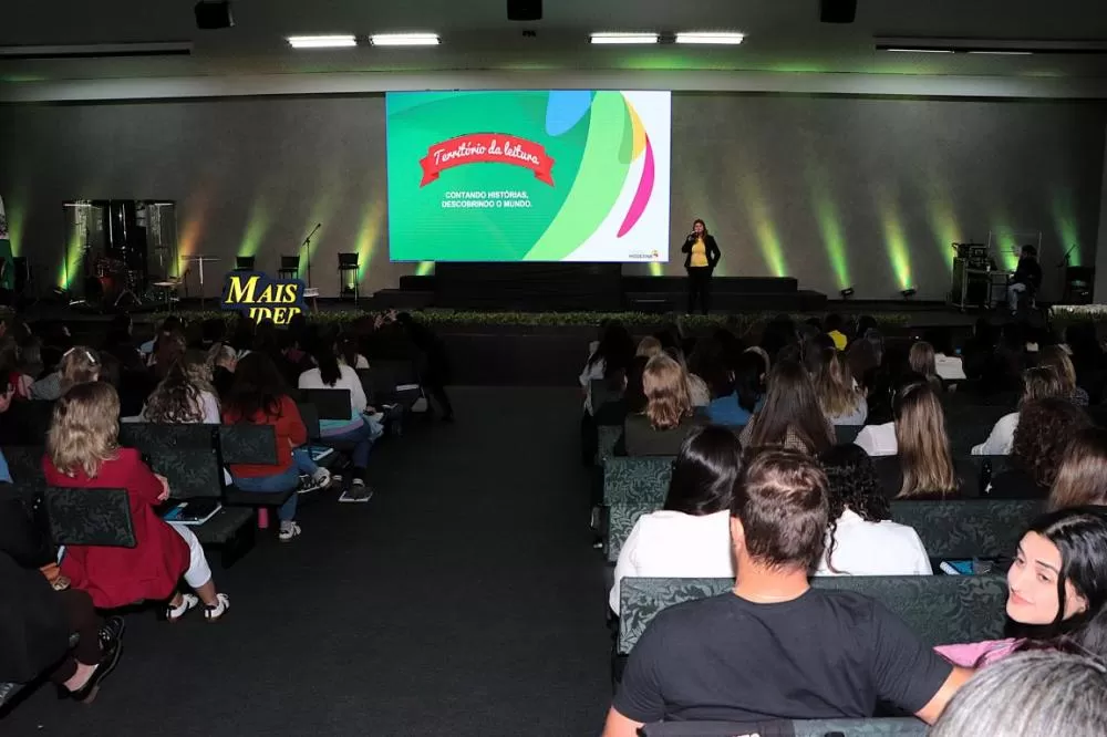 Professores e técnicos de educação participam da primeira etapa do II fórum Mais Ideb, em 11 de julho, em Marechal Cândido Rondon. (Foto: João Vanderlei)