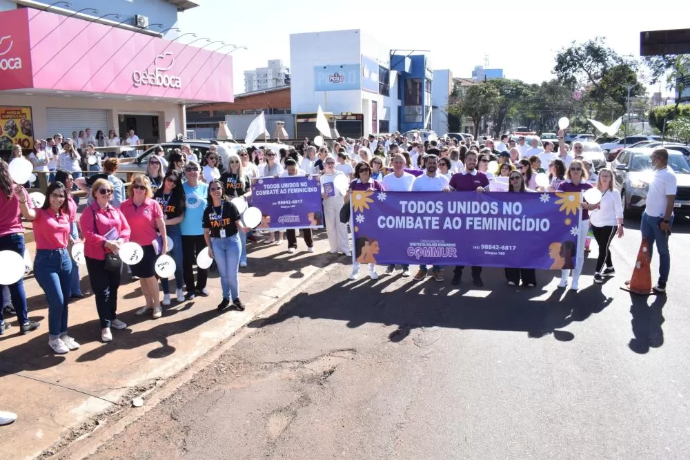 Comunidade rondonense participa da Caminhada do Meio-Dia em apoio ao combate ao feminicídio e à valorização da vida das mulheres. (Foto: Assessoria/Prefeitura Municipal)