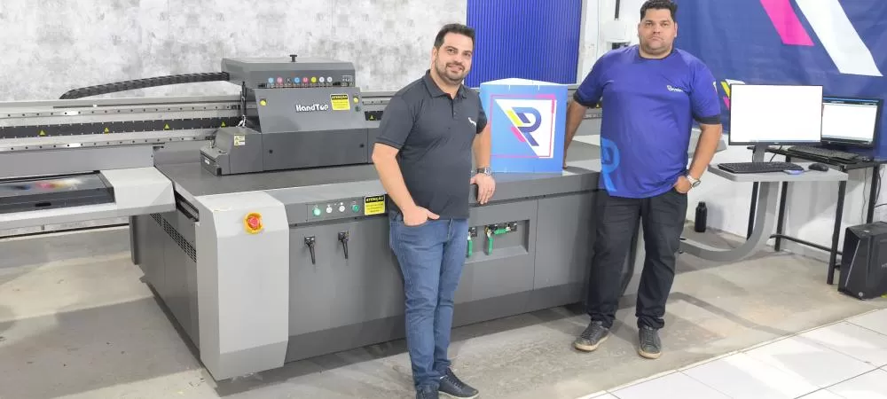 Rogério Vasconcellos e Celio Maciel, sócios da Revelest Comunicação Visual. (Foto: João Livi)