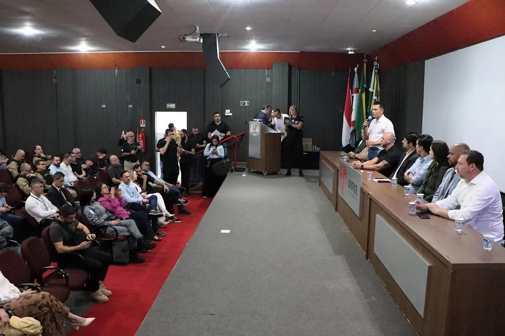 Reunião da Micro 1 da Caciopar em Céu Azul reuniu representantes de 13 municípios para debater compras públicas e desenvolvimento regional.