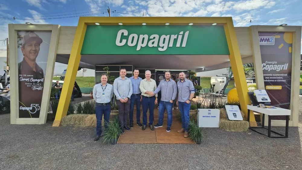 Parceria entre Copagril e MM2 Solar é firmada durante a Expo Rondon 2025, com foco em soluções energéticas para o campo. (Foto: Assessoria)