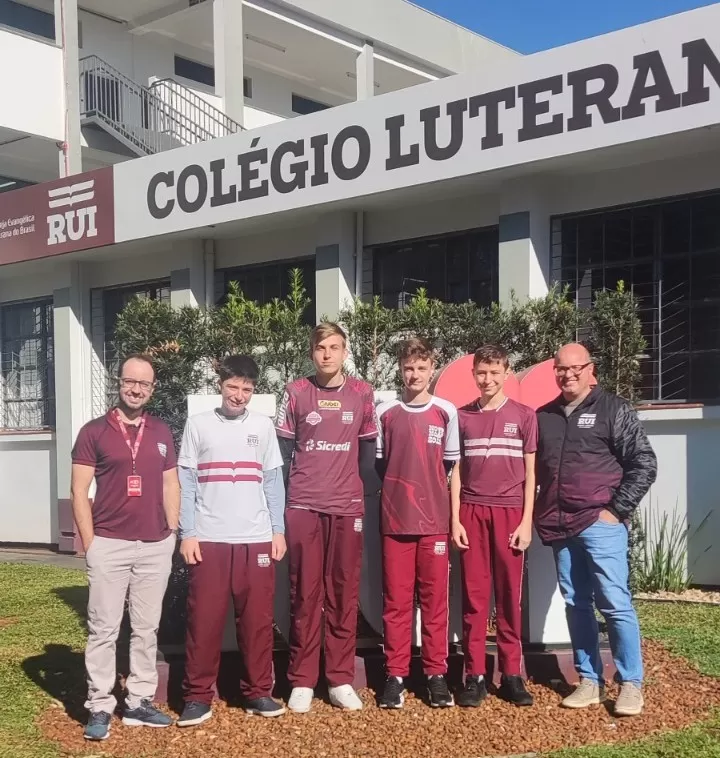 Equipe do Colégio Rui Barbosa desenvolve tecnologia para alerta de vendavais e se classifica entre os melhores do país no HackaNav 2025. (Foto: Assessoria)
