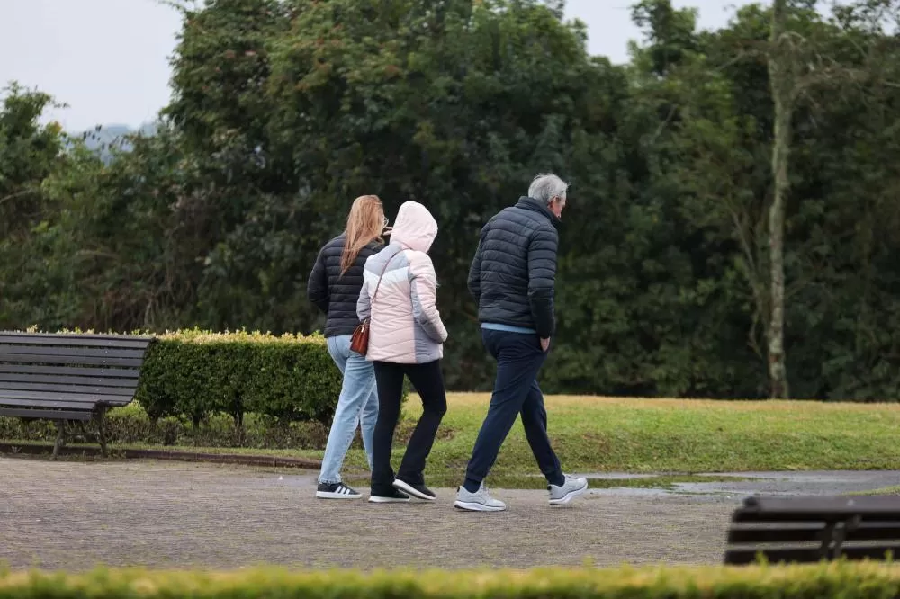 Frente fria traz chuva e antecede onda de frio intenso no Oeste do Paraná, com previsão de geada e mínimas negativas. (Foto: Geraldo Bubniak/AEN)