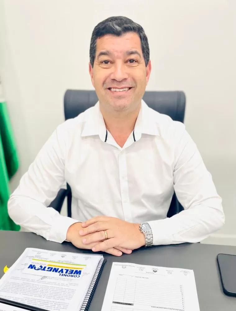 Vereador Coronel Welyngton durante a sessão da Câmara, apresentando requerimentos e indicações voltados ao desenvolvimento e segurança de Marechal Cândido Rondon. (Foto: Assessoria)