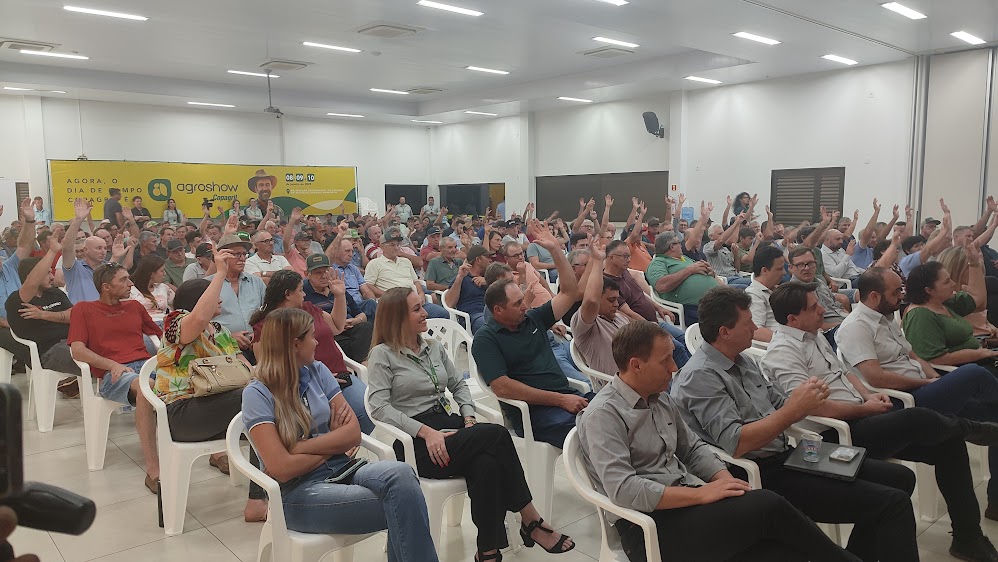 A grande maioria dos associados aprovou a indicação de venda da indústria de óleos. Fotos: João Livi